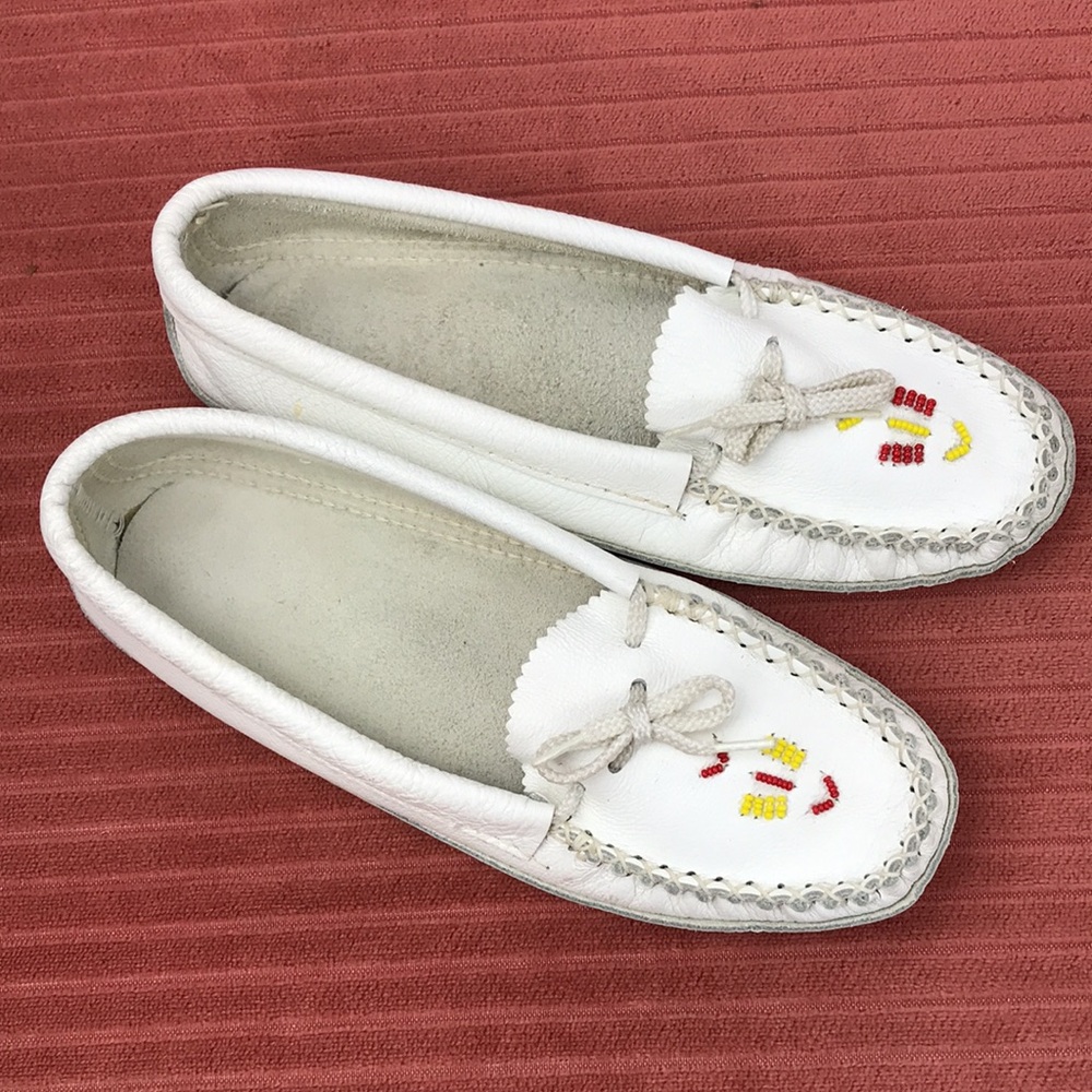 Women’s Bastien Hiawatha Made in Canada Moccasins with Embroidered Design